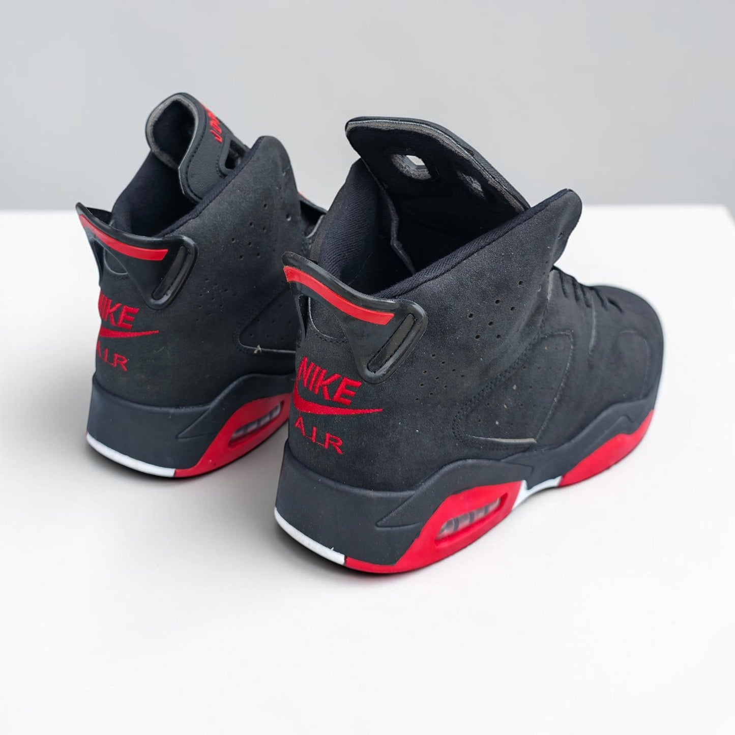 J6 Black/Red